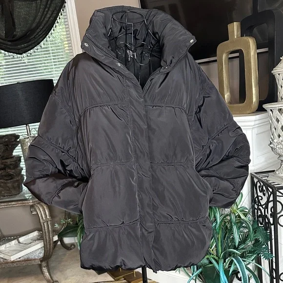 ❄️❄️❄️ H&M Black Puffer Jacket - Picture 4 of 6